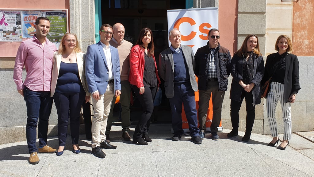 El acto de presentación de la candidatura de Isabel Lucía tuvo lugar en el salón de actos del Consistorio granjeño.