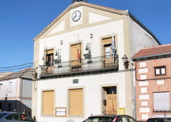 Fachada del Ayuntamiento de San Martín y Mudrián. / F.D.