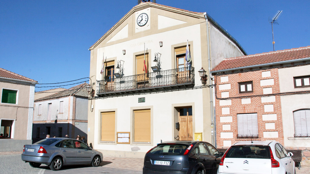 Falta de consenso en San Martín y Mudrián 1 Fachada del Ayuntamiento de San Martín y Mudrián. / F.D.