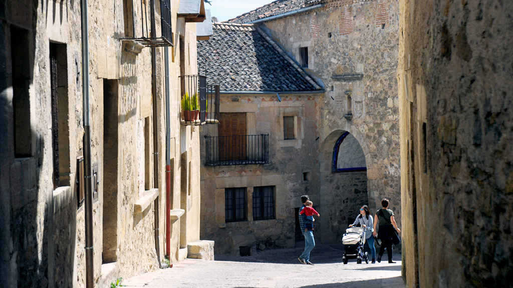 Pedraza mantendrá hoy cerrada su oficina de turismo. / kamarero