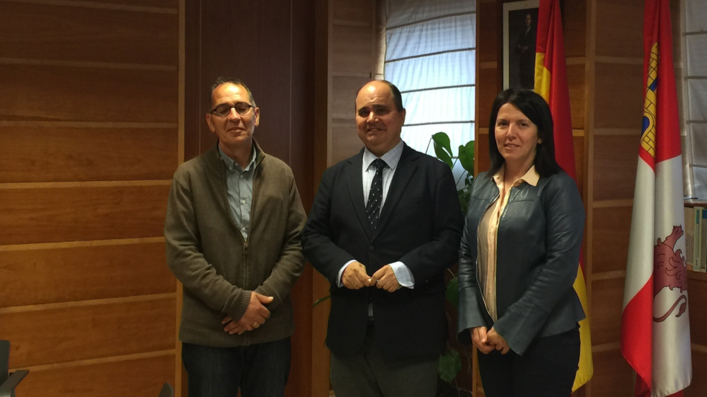 La alcaldesa de Espirdo se reunió con el titular de Trasnportes en Valladolid. / EL ADELANTADO