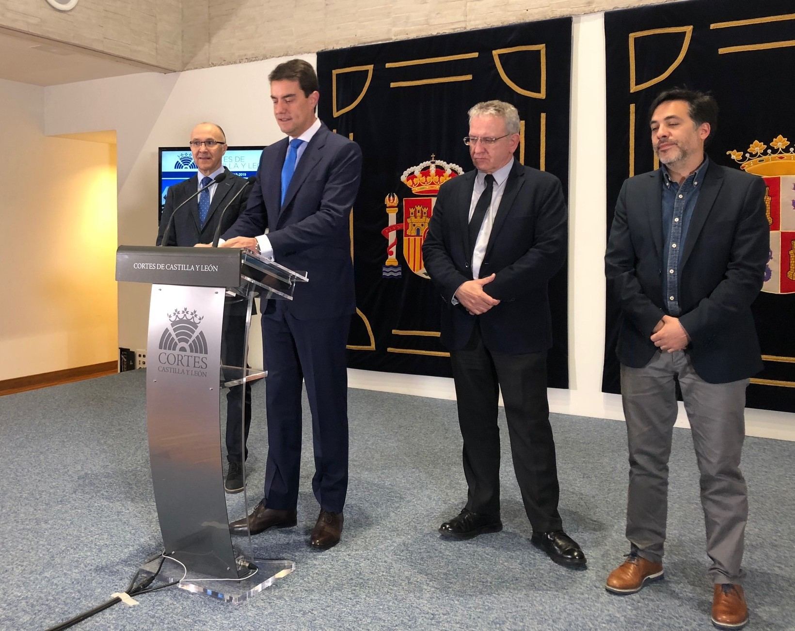 El presidente del Parlamento, Ángel Ibáñez, presentó ayer el balance de la actividad parlamentaria. / Europa press