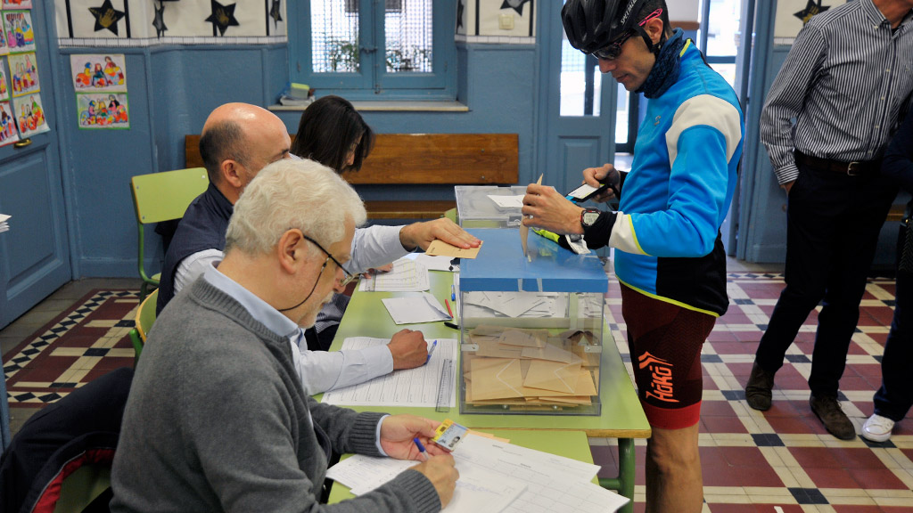 Una de las mesas de las pasadas Elecciones Generales del domingo. / Kamarero