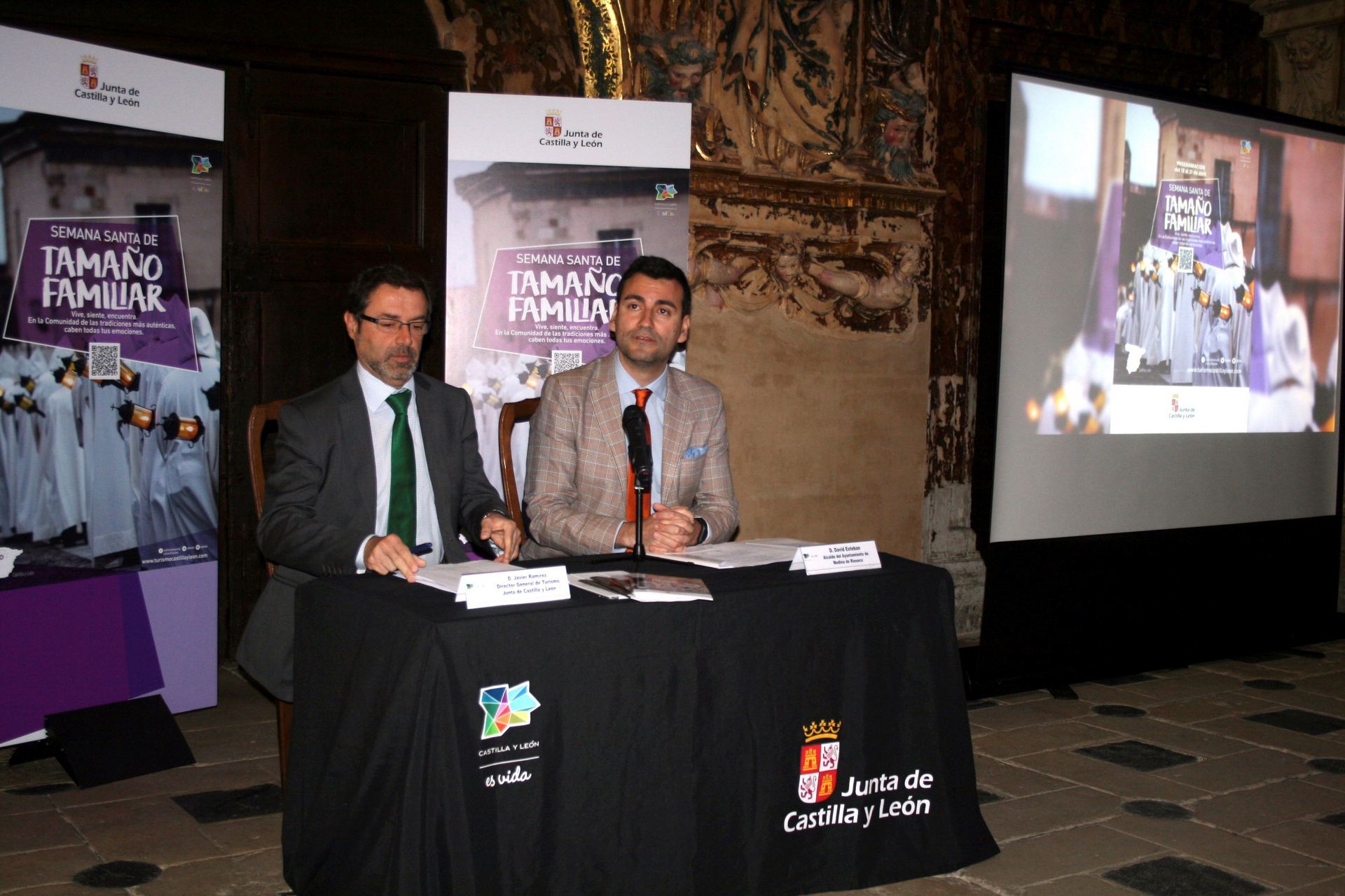 El director general de Turismo, Javier Ramírez (i), en la presentación del programa de Apertura de Monumentos.