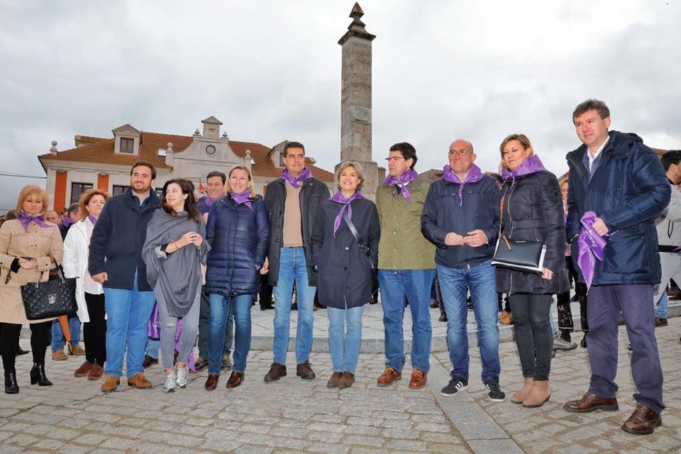 El líder regional del PP, Alfonso Fernández Mañueco, acompañó a la comitiva del partido en Villalar. / PPCYl