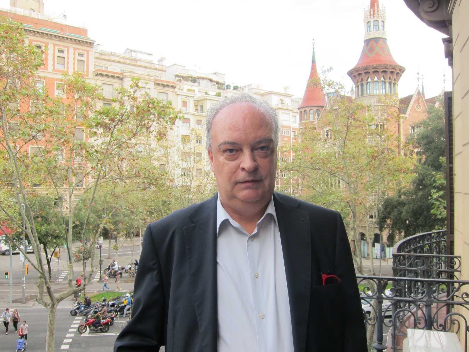 Enrique Vila-Matas dice que la función del escritor es “la de diseccionar lo que aparentemente sucede”.