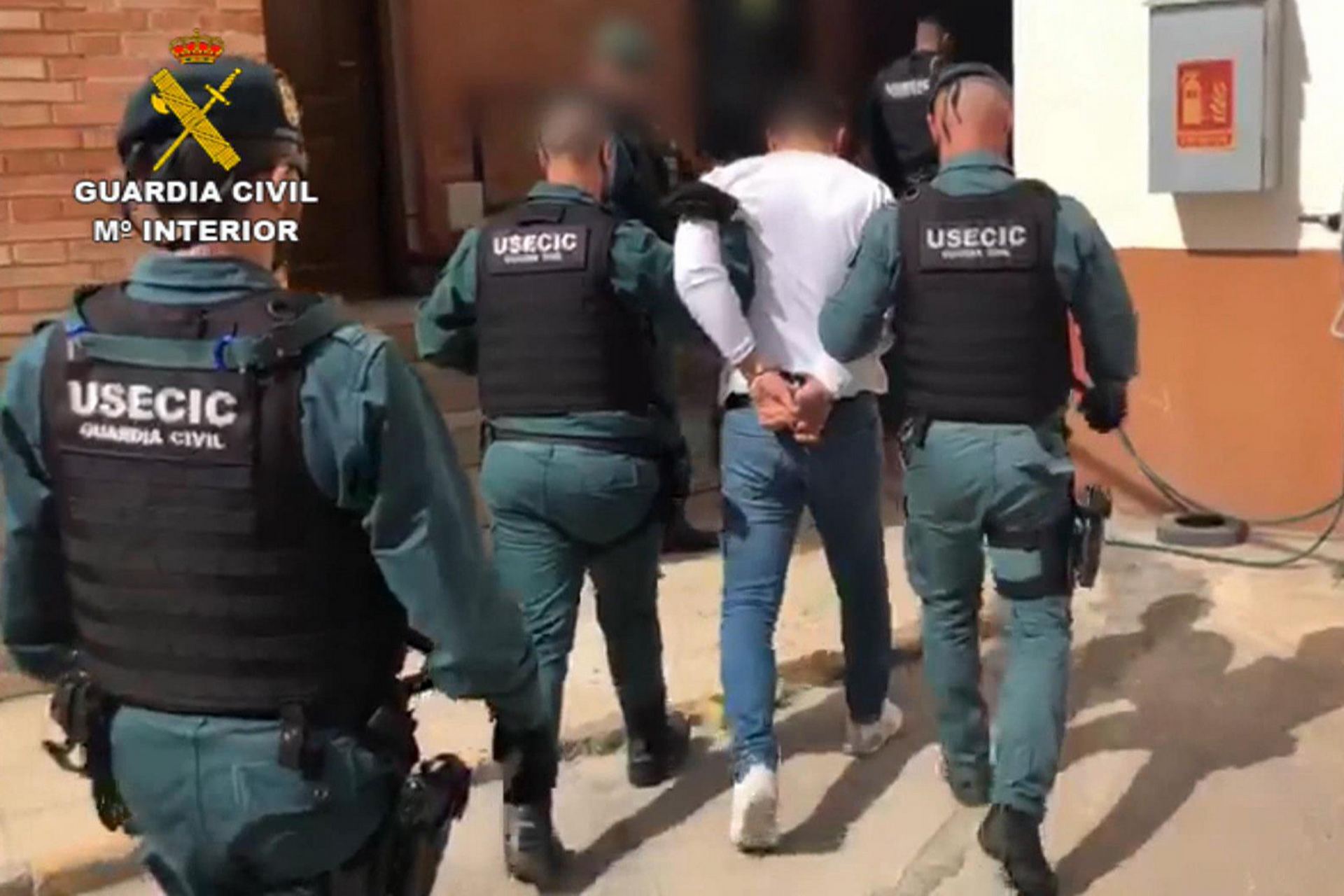 Imagen de la detención del novio de la joven de 20 años desaparecida desde febrero en Vinarós.