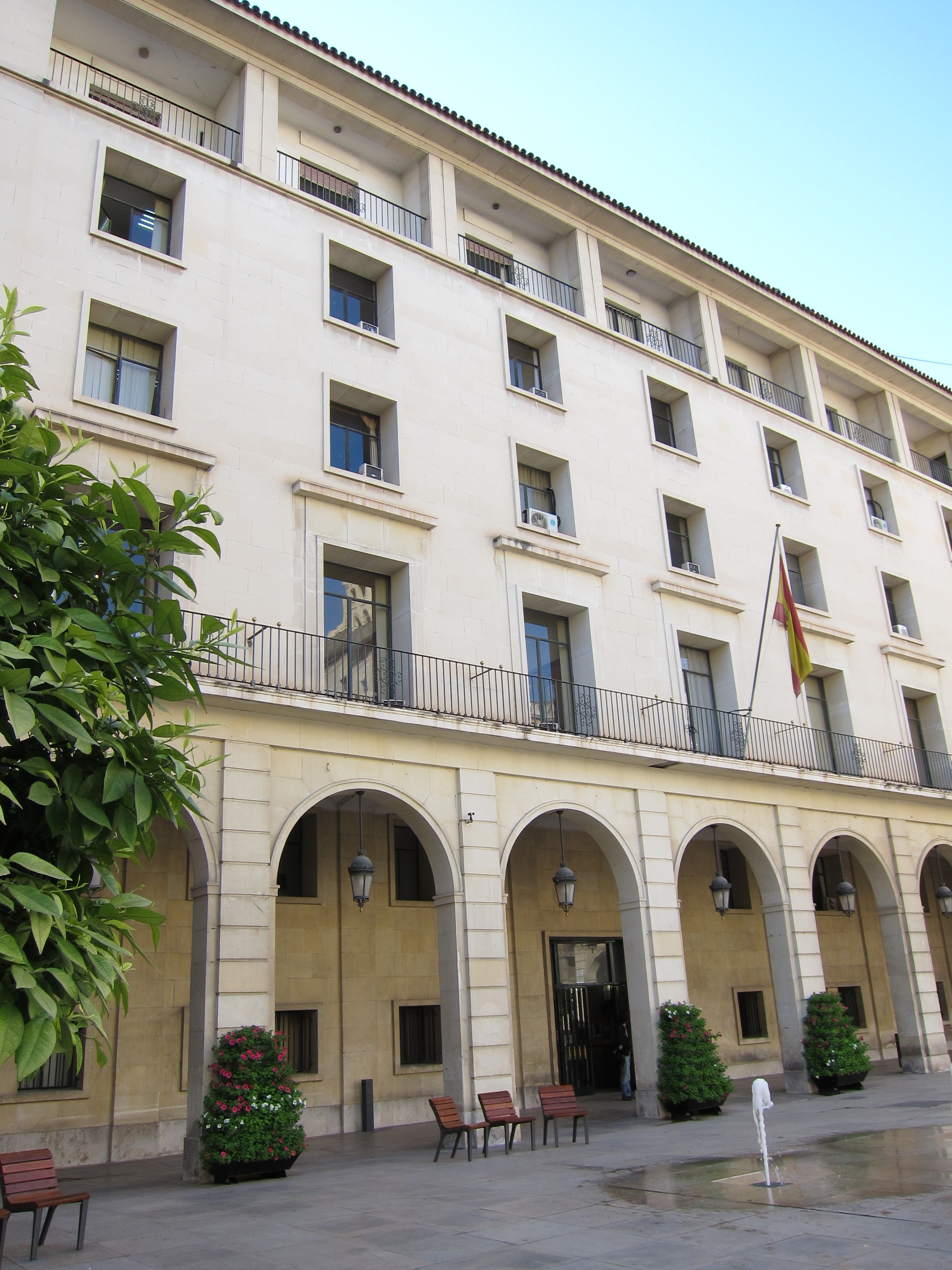 La Sección Séptima de la Audiencia de Alicante considera a la acusada autora de un delito de detención ilegal.