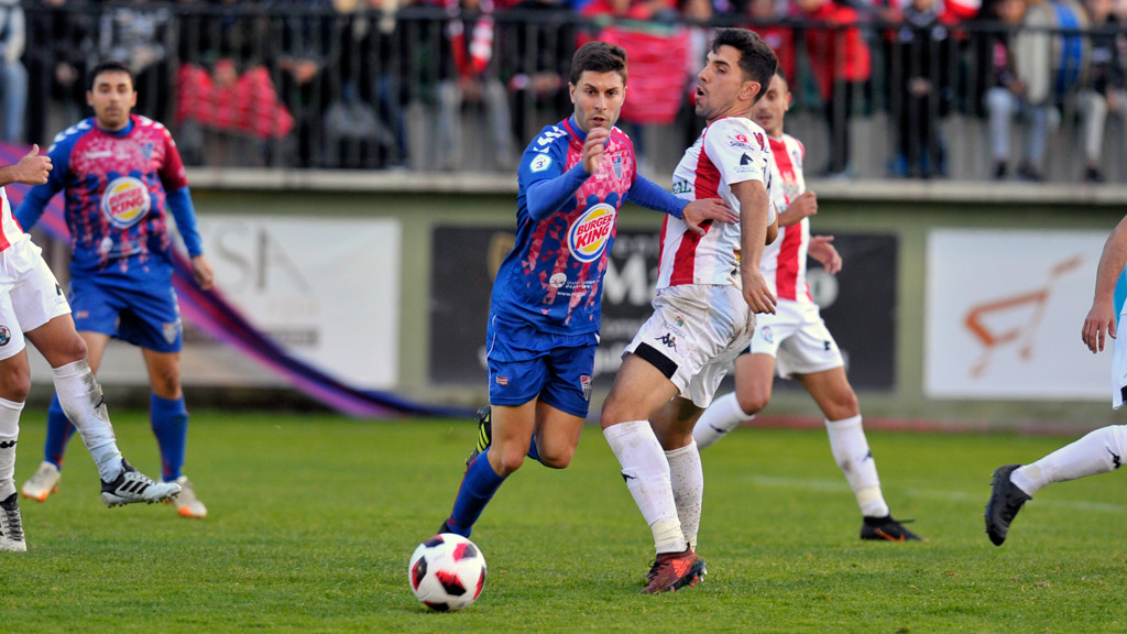 Manuel Olmedilla 'Manu', en una disputa ante el Zamora. / KAMARERO