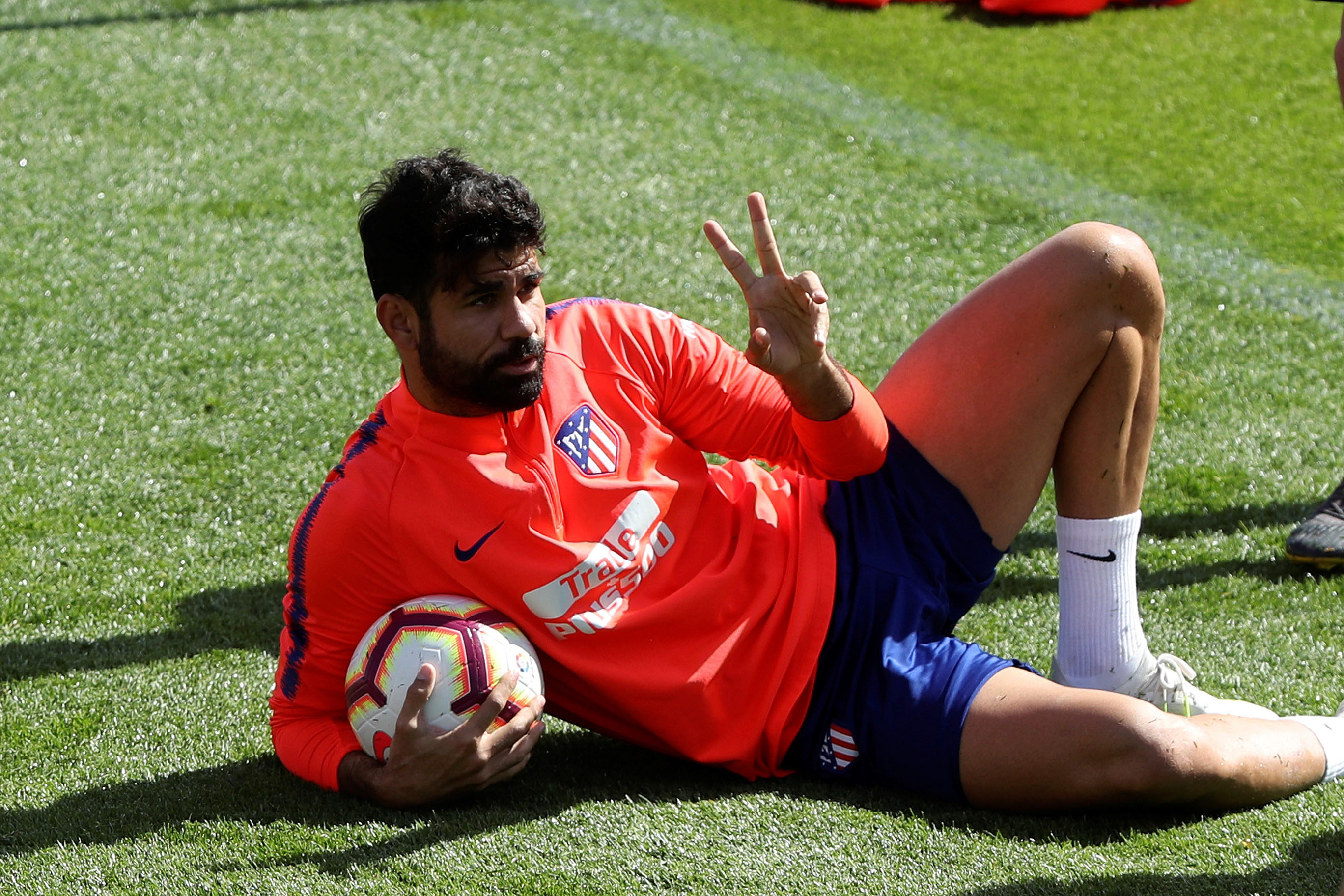 Costa reta al Atlético 1 Diego Costa, en actitud relajada durante un entrenamiento del Atlético de Madrid de la semana pasada.