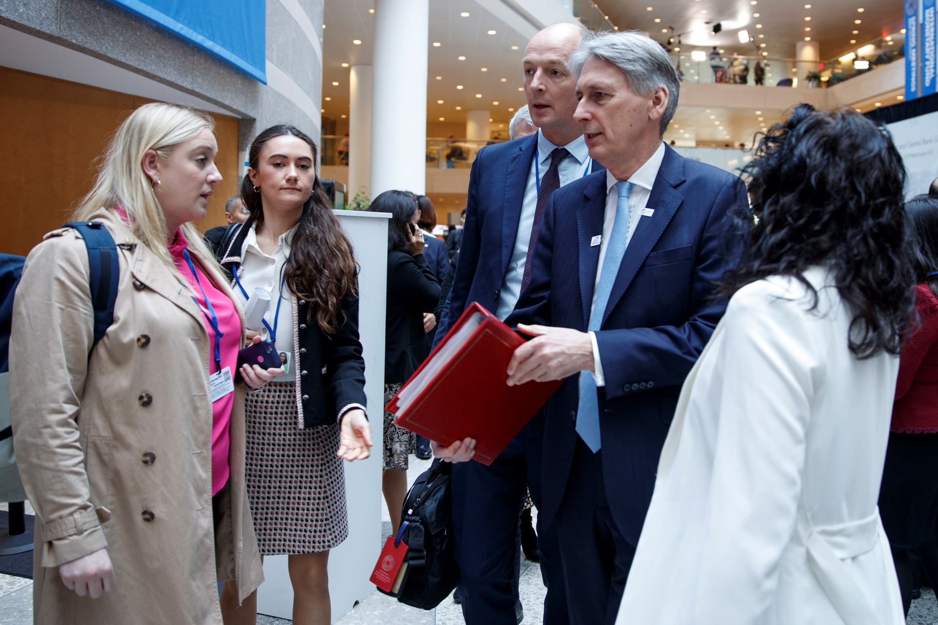 El Ministro de Finanzas, Philip Hammond, acude a la reunión del G20 en la sede del Fondo Monetario Internacional.