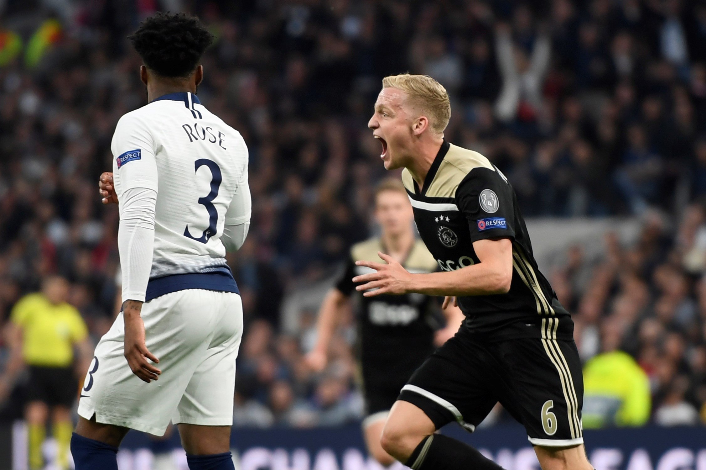 El Ajax mira a la final 1 Van de Beek celebra el gol de la victoria del Ajax en la ida de semifinales de la Champions.