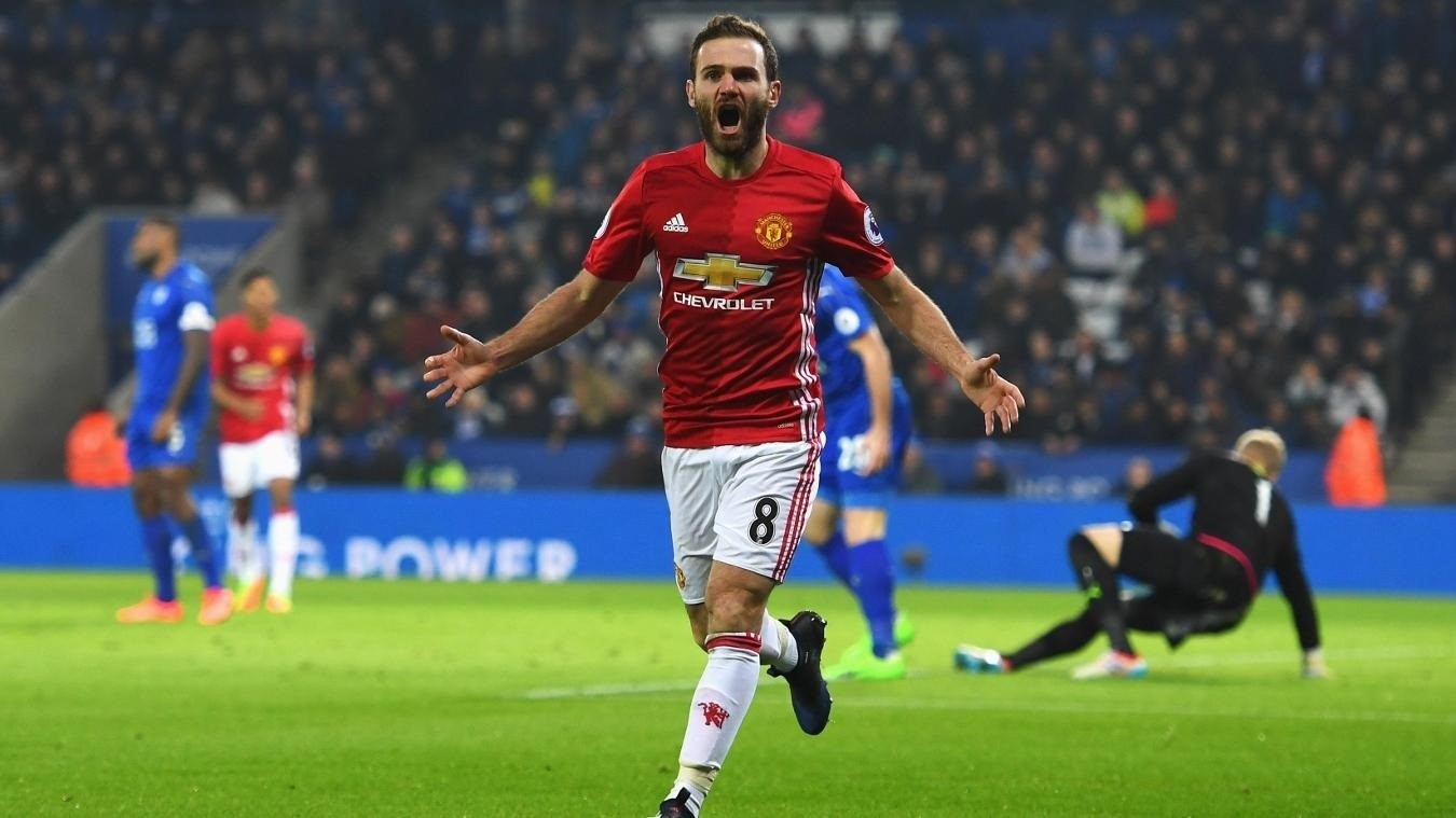 Mata: «El Barça es favorito, pero vamos a tener opciones» 1 Juan Mata, rival mañana en Champions del FC Barcelona, celebra un gol con el Manchester United.