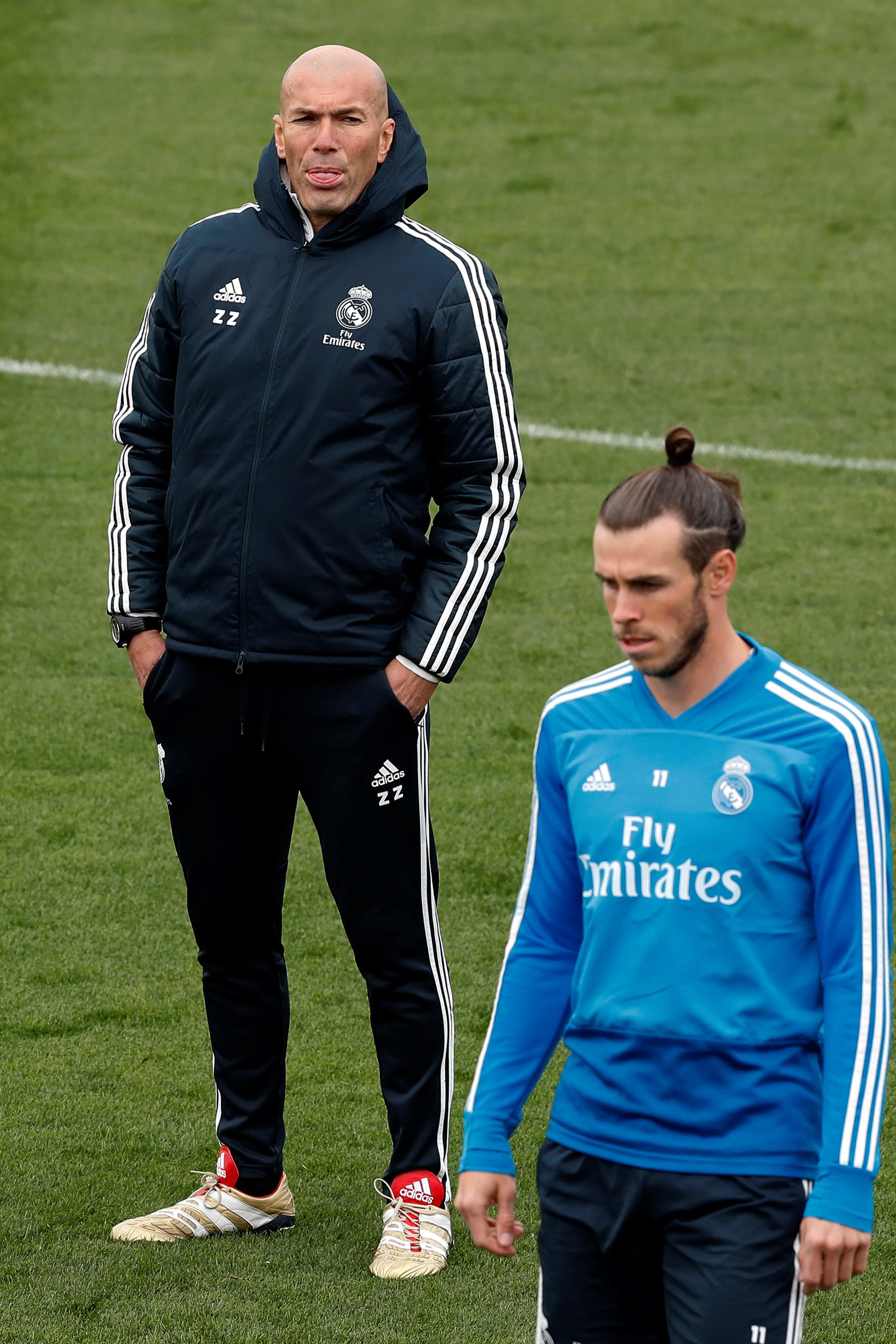 Intrascendente Bale 1 Zidane (izq) observa a Bale en un entrenamiento en Valdebebas.