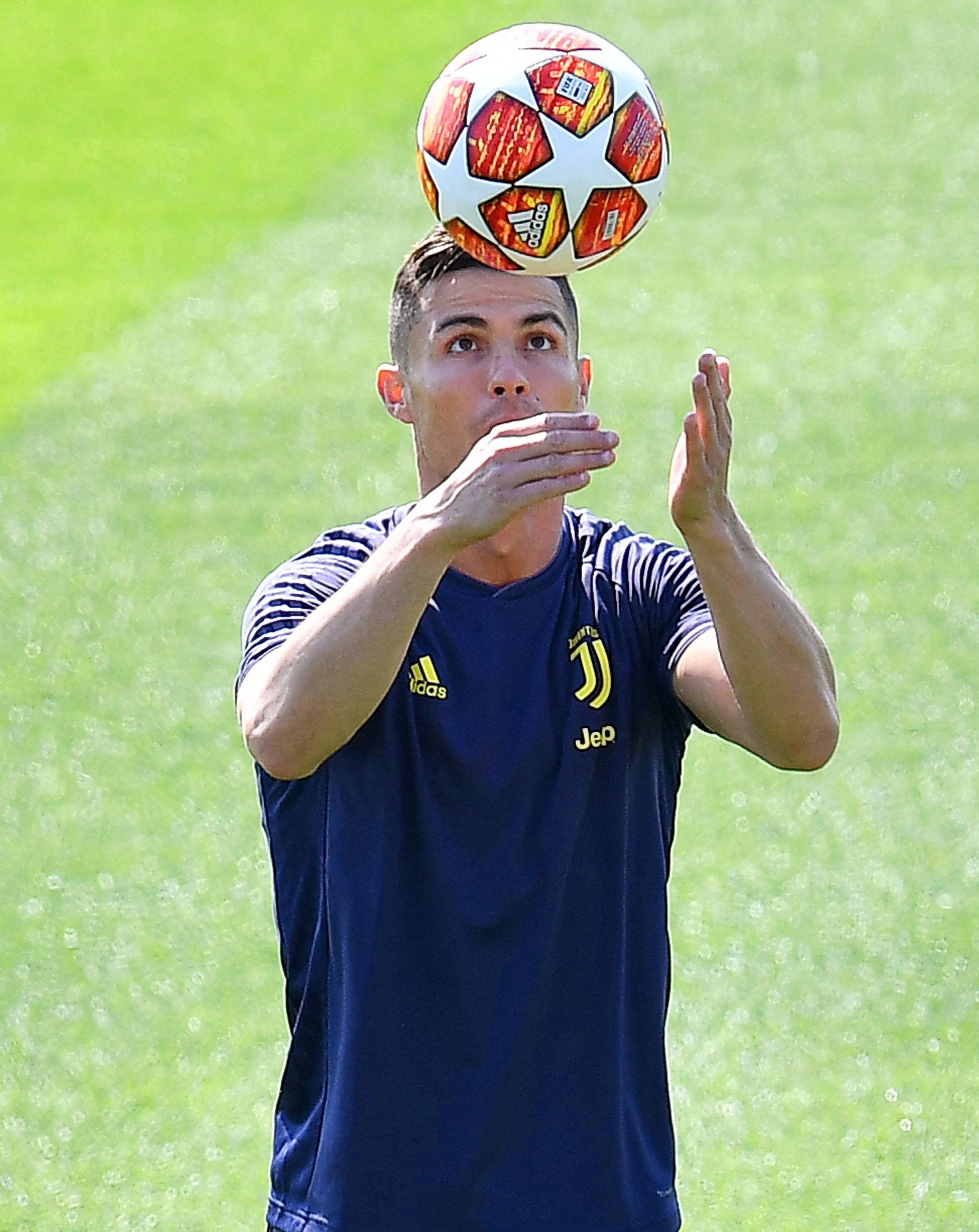 Cristiano amenaza al irreverente Ajax 1 Cristiano Ronaldo completó con normalidad el entrenamiento de la Juve.