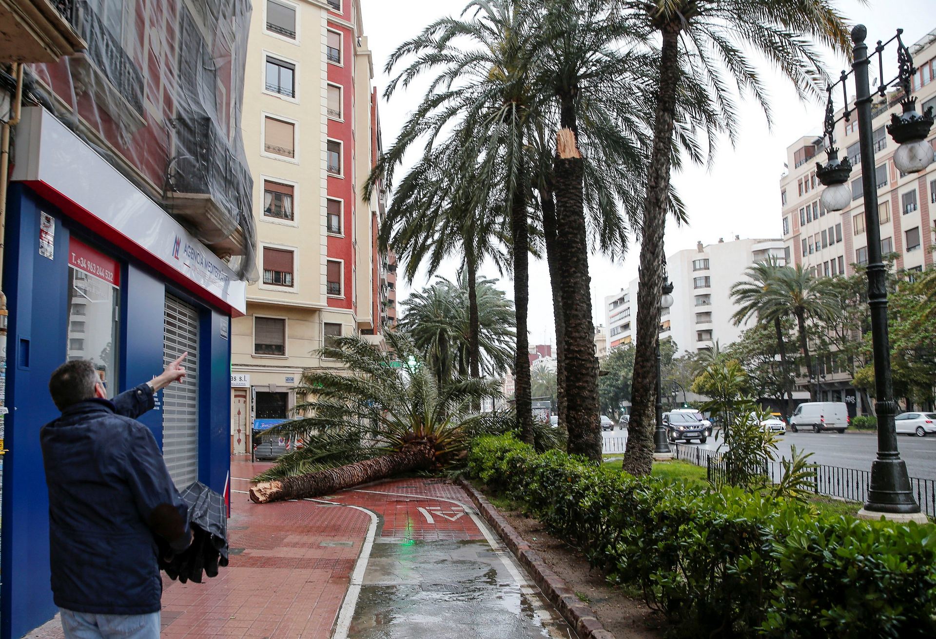 El temporal se ceba con Murcia y con el sur de la Comunidad Valenciana. / efe