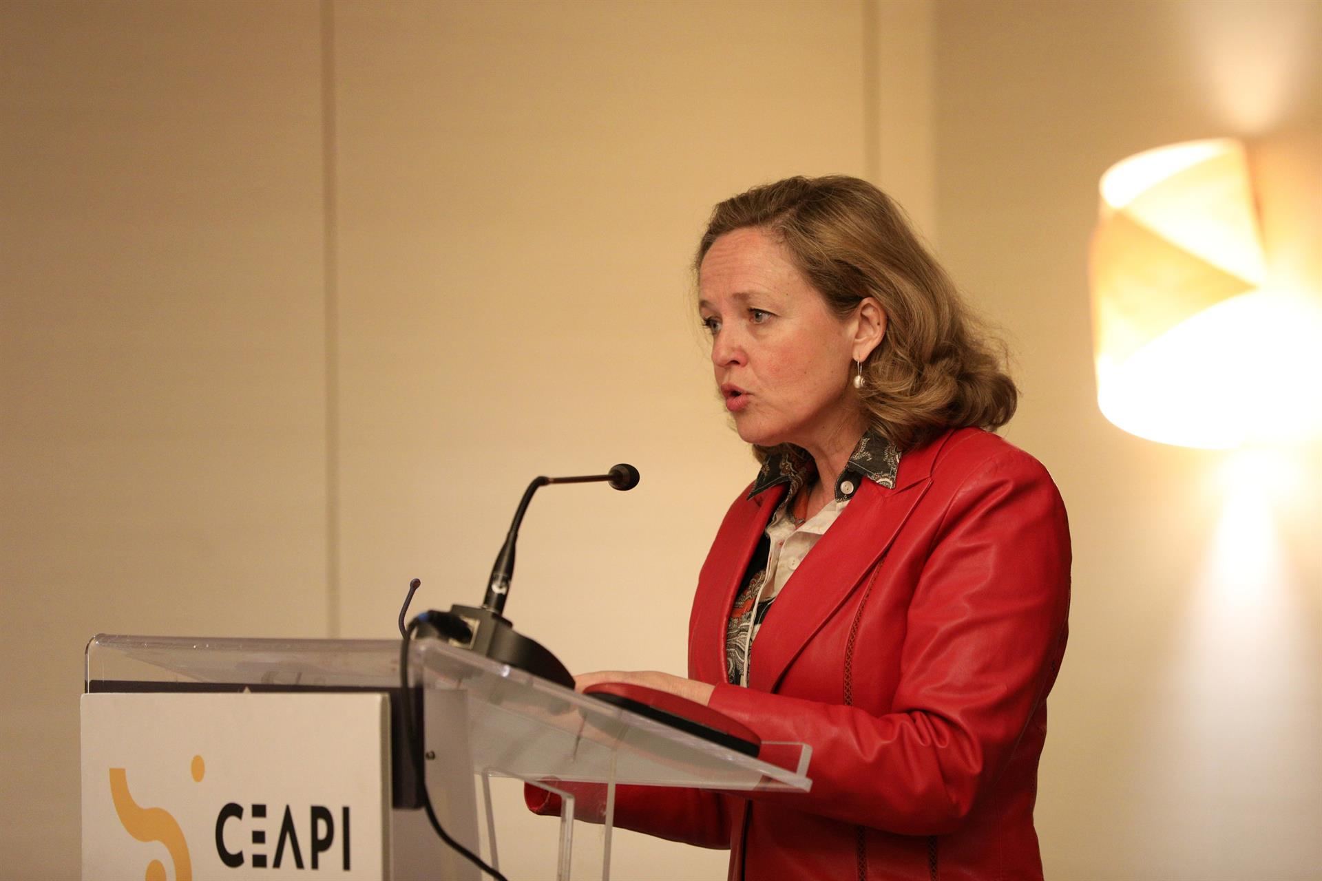 La ministra Calviño recordó que en el ejercicio 2018 ya se redujo dicha emisión en un nivel similar.