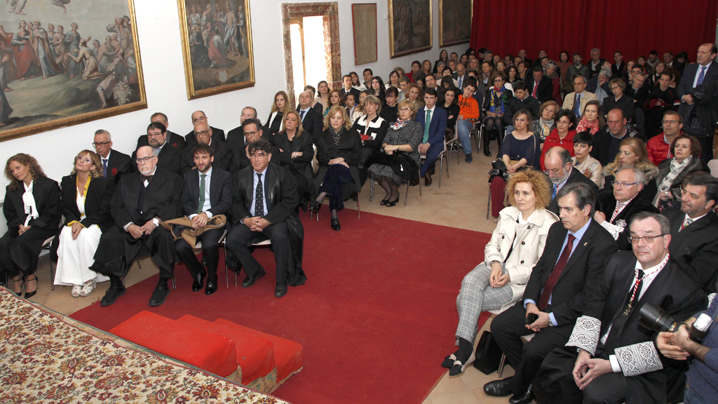 El acto de condecoraciones se celebró en la Sala Capitular de la iglesia de San Justo de Segovia. / NEREA LLORENTE
