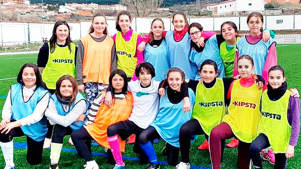 Varias de las jugadoras que componen el conjunto femenino de El Espinar Arlequín. / J.A.T.