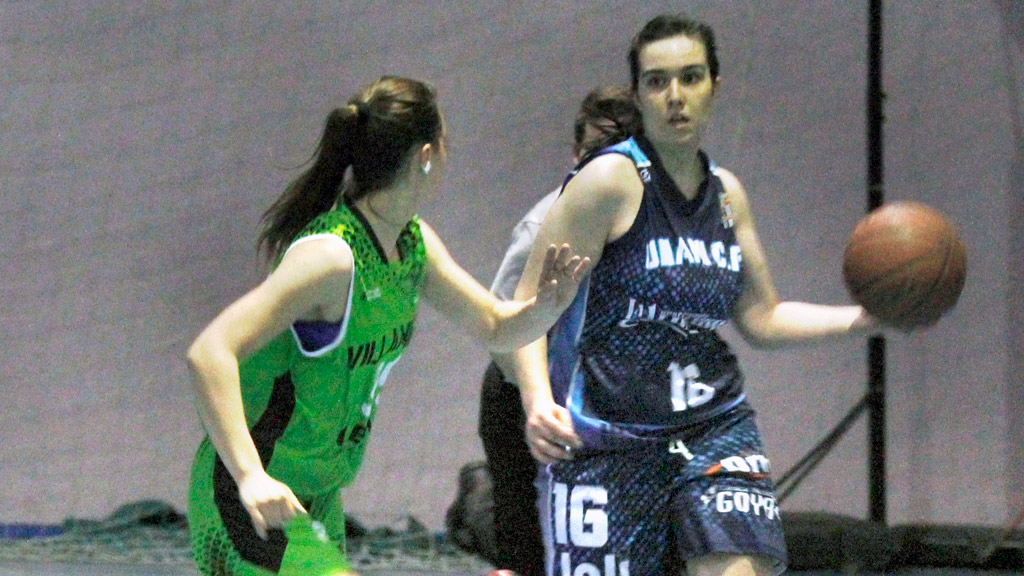 Imagen del encuentro que disputaron en el Emperador Teodosio el Alhambra Unami y el Villamuriel / NEREA LLORENTE