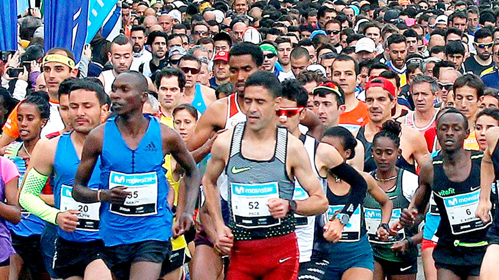 Salida del medio maratón de Madrid, con Javi Guerra en segunda línea. / EFE