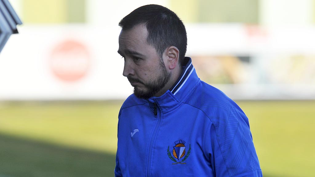 El entrenador del CD La Granja, Diego Yepes, durante un partido. / KAMARERO