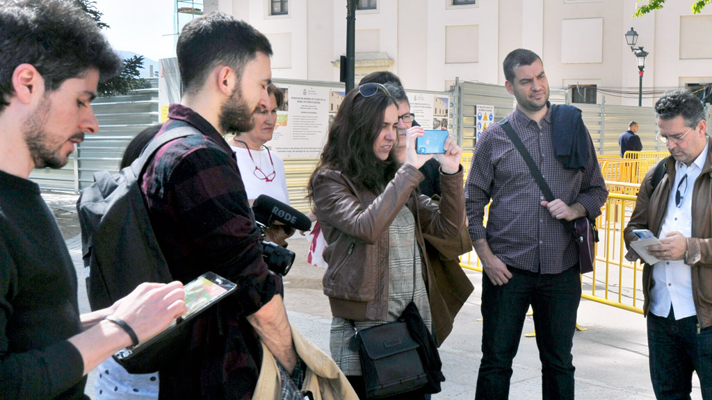 La conectividad en los espacios públicos de pueblos y ciudades forma parte de la estrategia de la Comisión Europea para mejorar la competitividad de Europa. / Kamarero