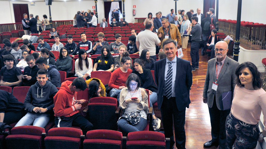 Un numeroso grupo de alumnos del instituto Andrés Laguna estuvo presente en las dos primeras ponencias de estas Jornadas sobre Despoblación.