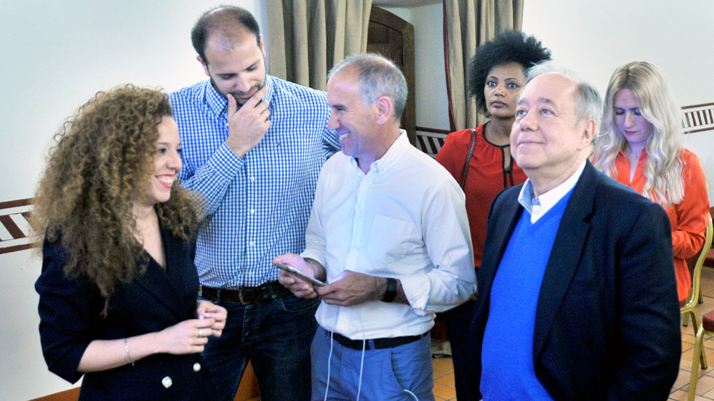 Los concejales electos Noemí Otero y David García-Foj junto a Alfonso Martín y Eduardo Calvo durante el escrutinio. /  KAMARERO