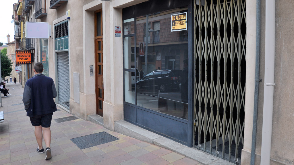 Imagen de un local comercial cerrado en la calle José Zorrilla. / KAMARERO