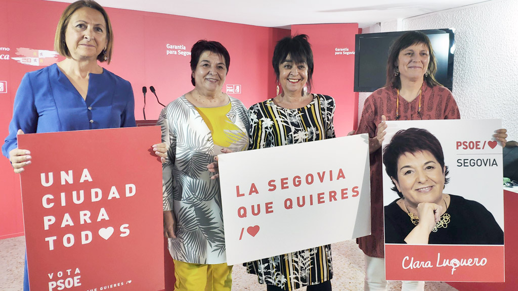 El PSOE quiere crear un centro de interpretación del Acueducto en la plaza de la Artillería 1 La alcaldesa y candidata a la reelección junto a sus compañeras de candidatura Marian Rueda, Claudia de Santos y Gina Aguiar. / E. A.