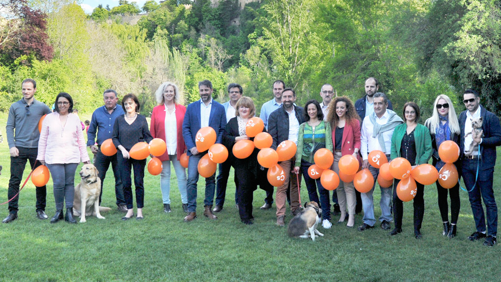 Los candidatos de la lista de Ciudadanos a las municipales por Segovia posan en la Pradera de San Marcos. / Kamarero