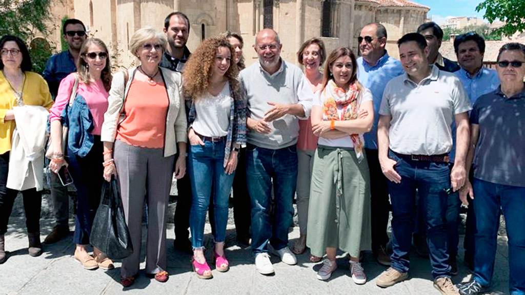 Igea, con miembros de las candidaturas a las municipales y a las autonómicas. / E.A.