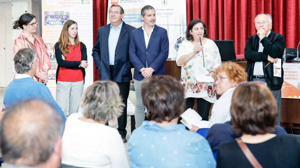 Los ponentes, en el inicio de la mesa redonda desarrollada en el Ágora. / alberto morala