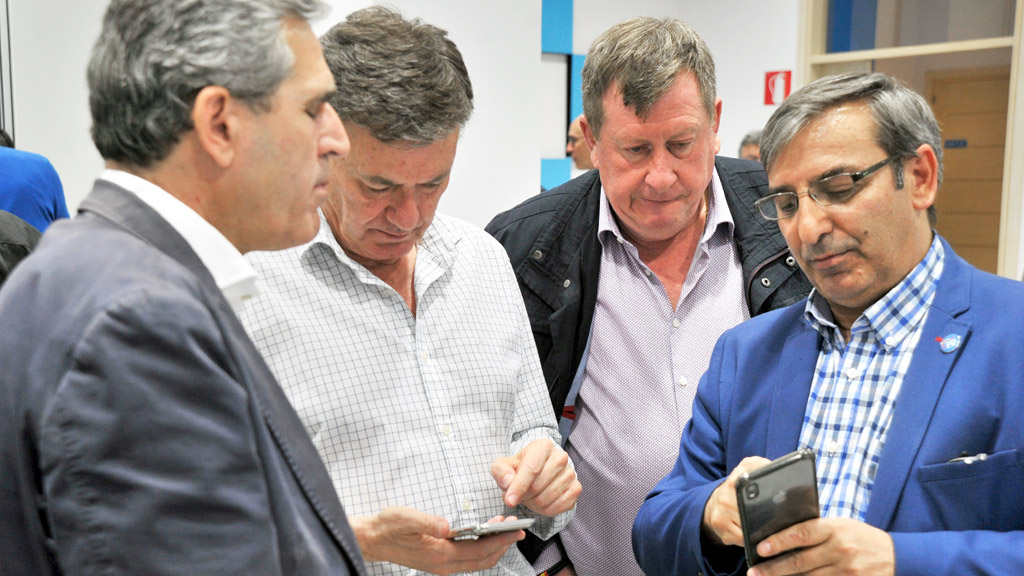 Francisco Vázquez, junto a José Luis Sanz Merino, en el seguimiento de la jornada electoral./KAMARERO