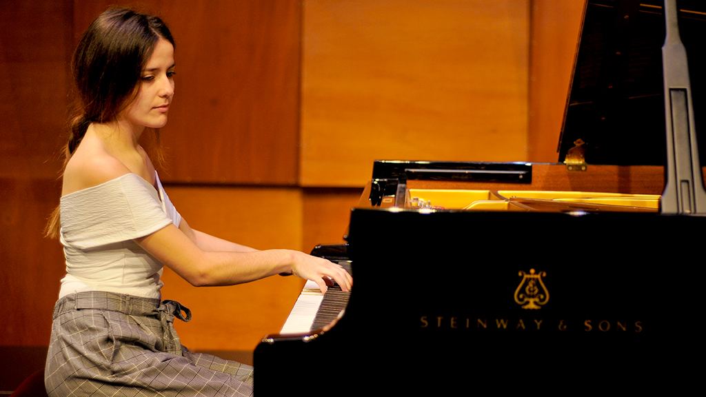 María de Santos ofrecerá un recital de piano ante los vecinos de su localidad natal.