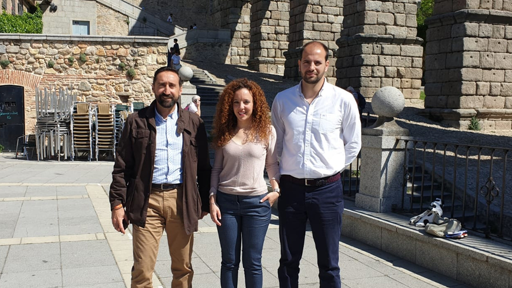 Noemí Otero, junto a Javier García Crespo - izquierda - y David García-Foj - derecha/ El Adelantado