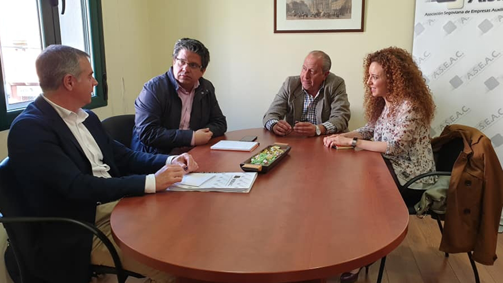 Imagen del encuentro mantenido entre los candidatos de Cs y los miembros de la ASEAC. / El Adelantado