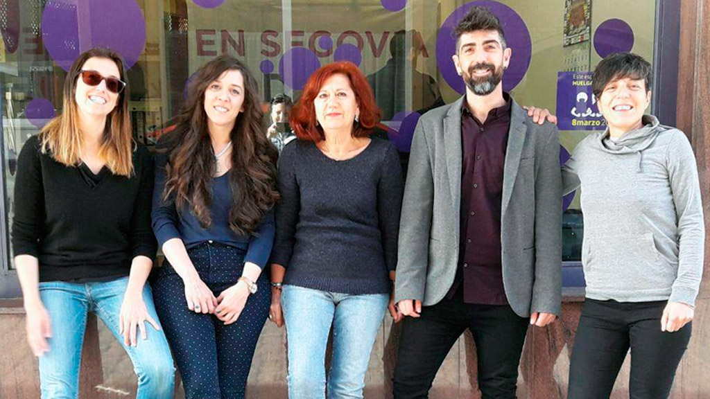 San Juan, con el grupo 'Podemos feminismo'. /EL ADELANTADO