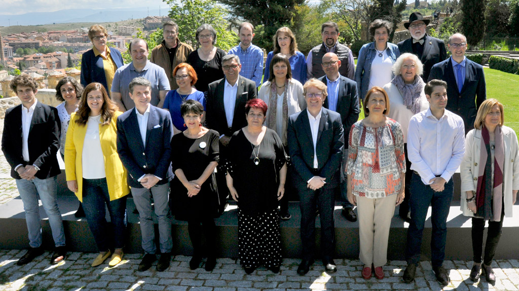 Fotografía de grupo de todos los miembros de la candidatura socialista para las elecciones municipales en Segovia. / Kamarero