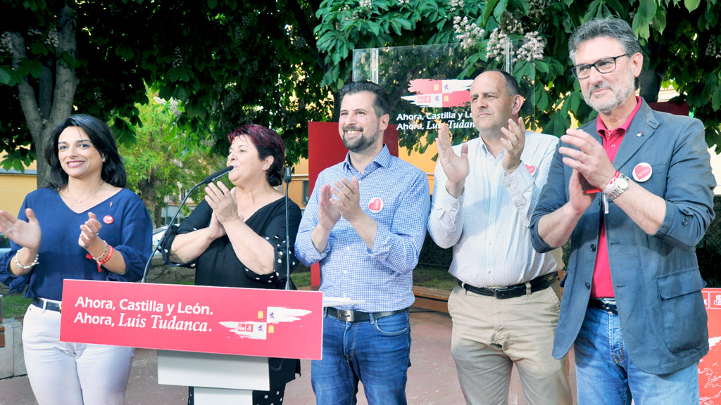 Alicia Palomo, Clara Luquero, Luis Tudanca, José Luis Aceves y José Luis Vázquez durante el acto de campaña./ KAMARERO