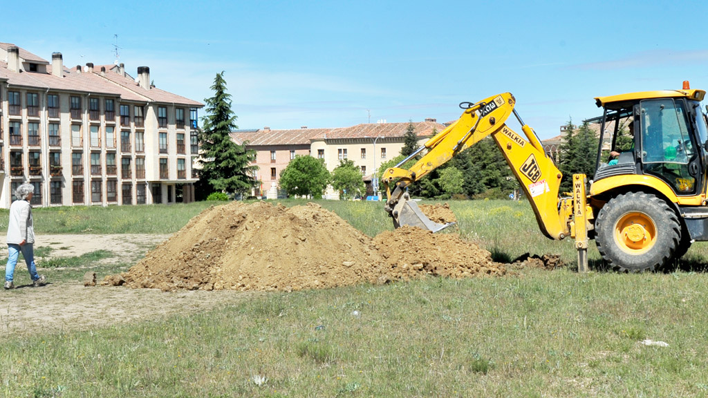 Sondeos precisos para determinar la existencia o no de la antigua conducción del Acueducto en la parcela. / KAMARERO