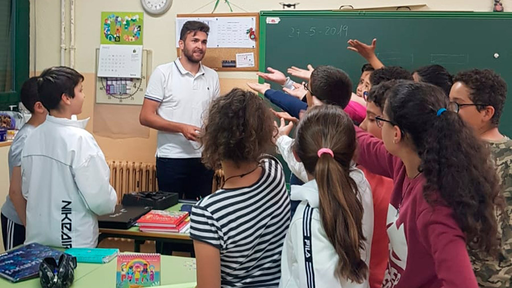 Los alumnos estuvieron muy participativos en la charla de Javier Sanz. / E. A.
