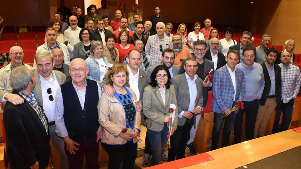 El candidato socialista al Parlamento Europeo visitó la localidad briquera. / el adelantado