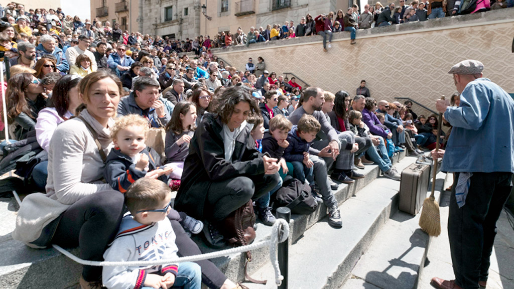 El público disfrutó de la magia titiritera./KAMARERO