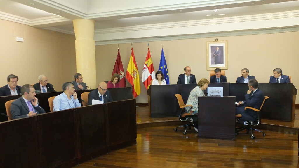 Imagen de la última sesión plenaria de la Diputación Provincial de Segovia./ El adelantado