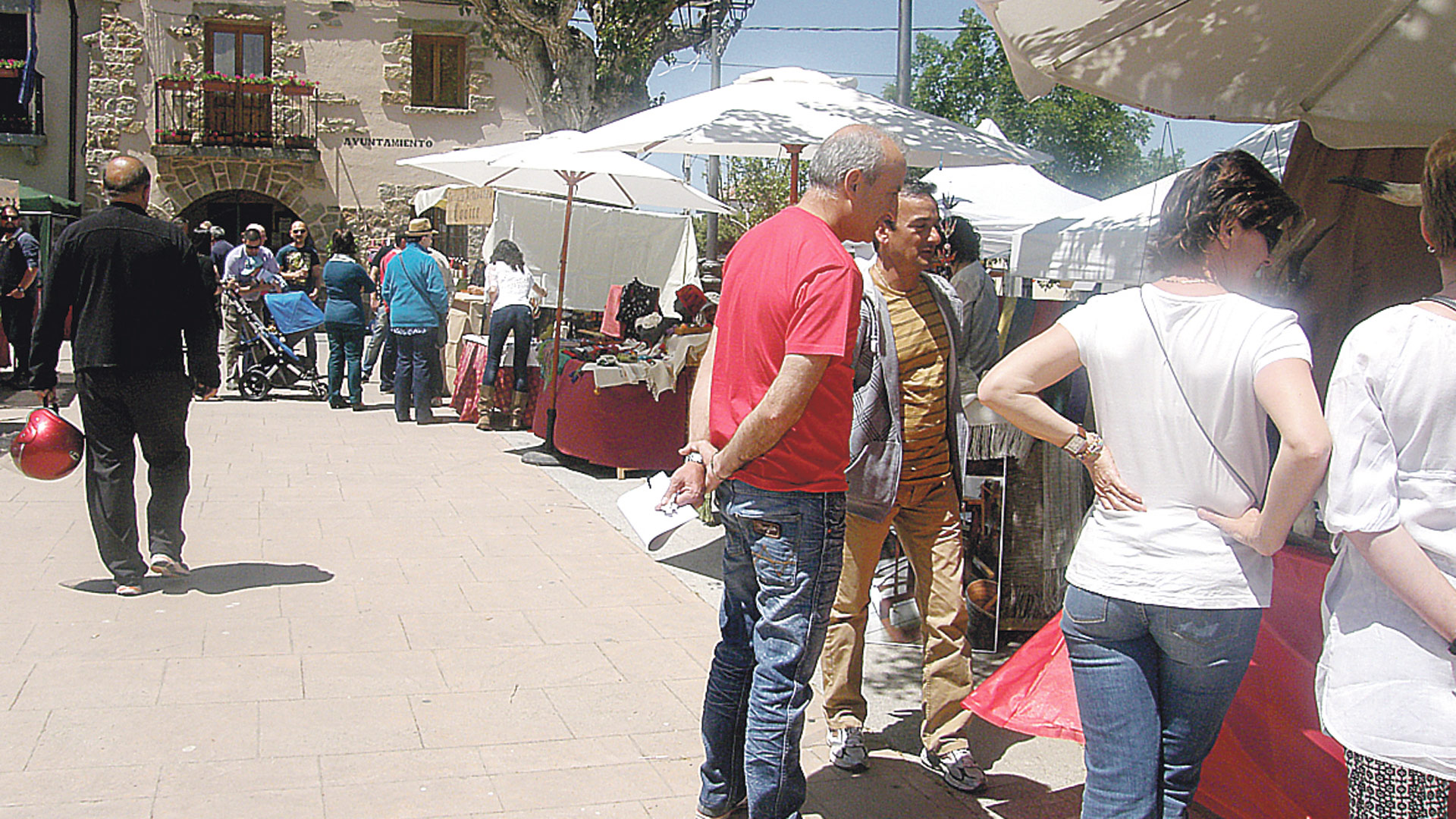 Los puestos serán distribuidos por el amplio espacio de la plaza de Los Pobos. / Álvaro Pinela