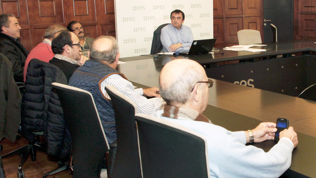 Imagen de archivo de una anterior sesión de la Lonja de Segovia. / n. llorente