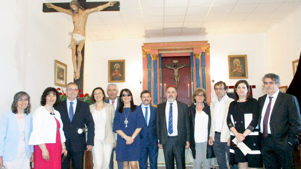 El grupo de cofrades en la celebración de La Santa Cruz.