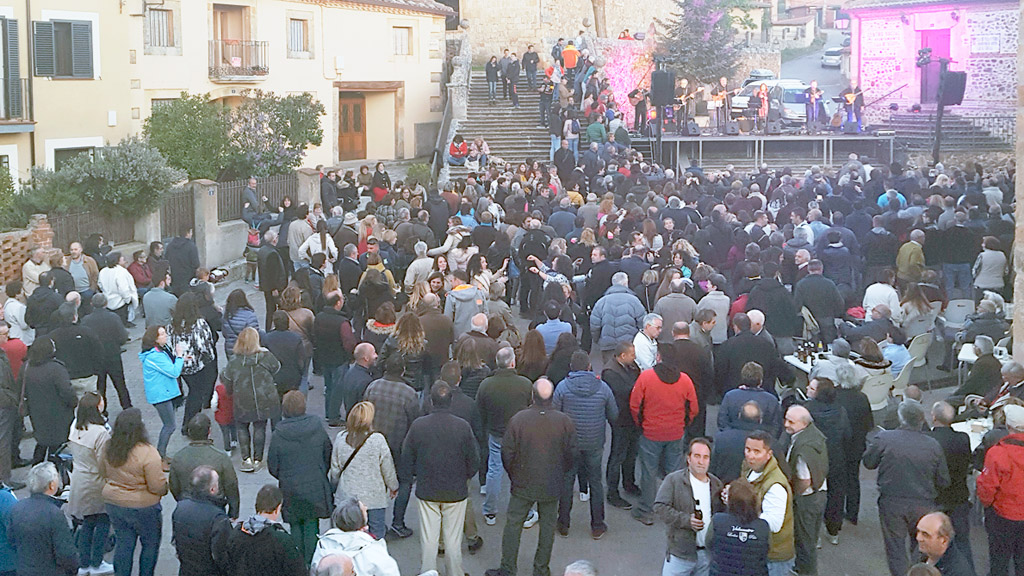 El Nuevo Mester de Juglaría en concierto en Fresno de Cantespino.